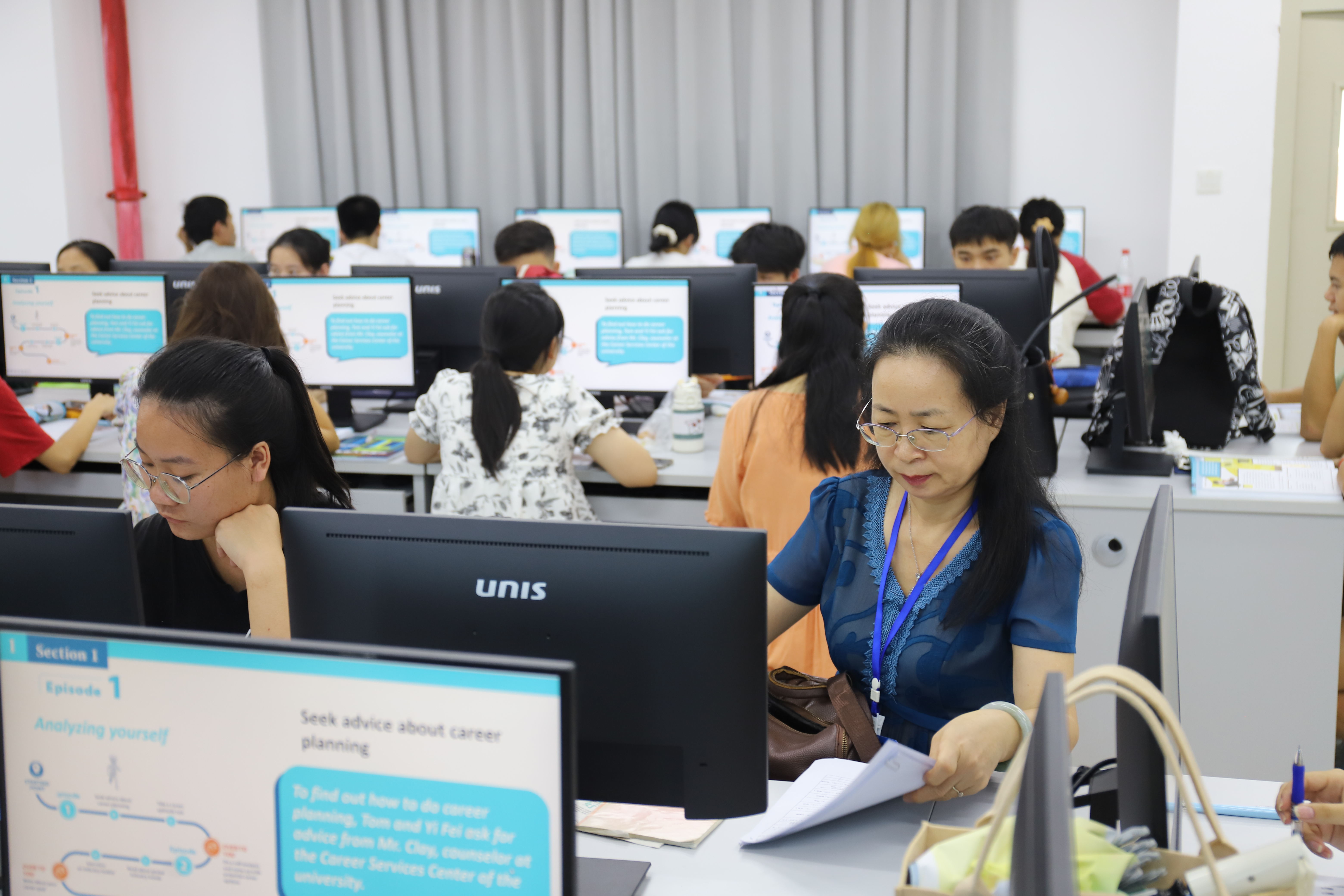5.督导专家深入课堂.jpg
